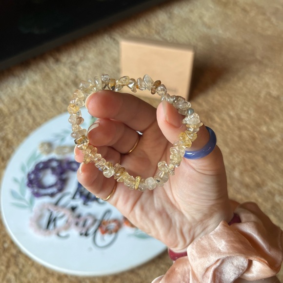 Set of 8 bracelets and 10 rings Natural Crystal Chakra Gemstone Crystal Chip. - Picture 9 of 17